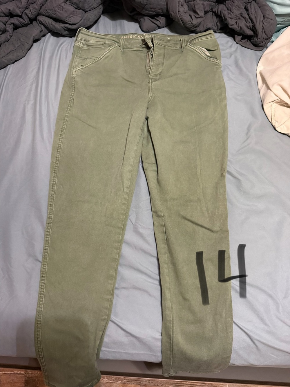 American Eagle Outfitters Olive Straight-Leg Women’s Jeans